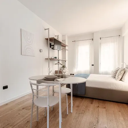 Apartament Minerva - By Myhomeincomo